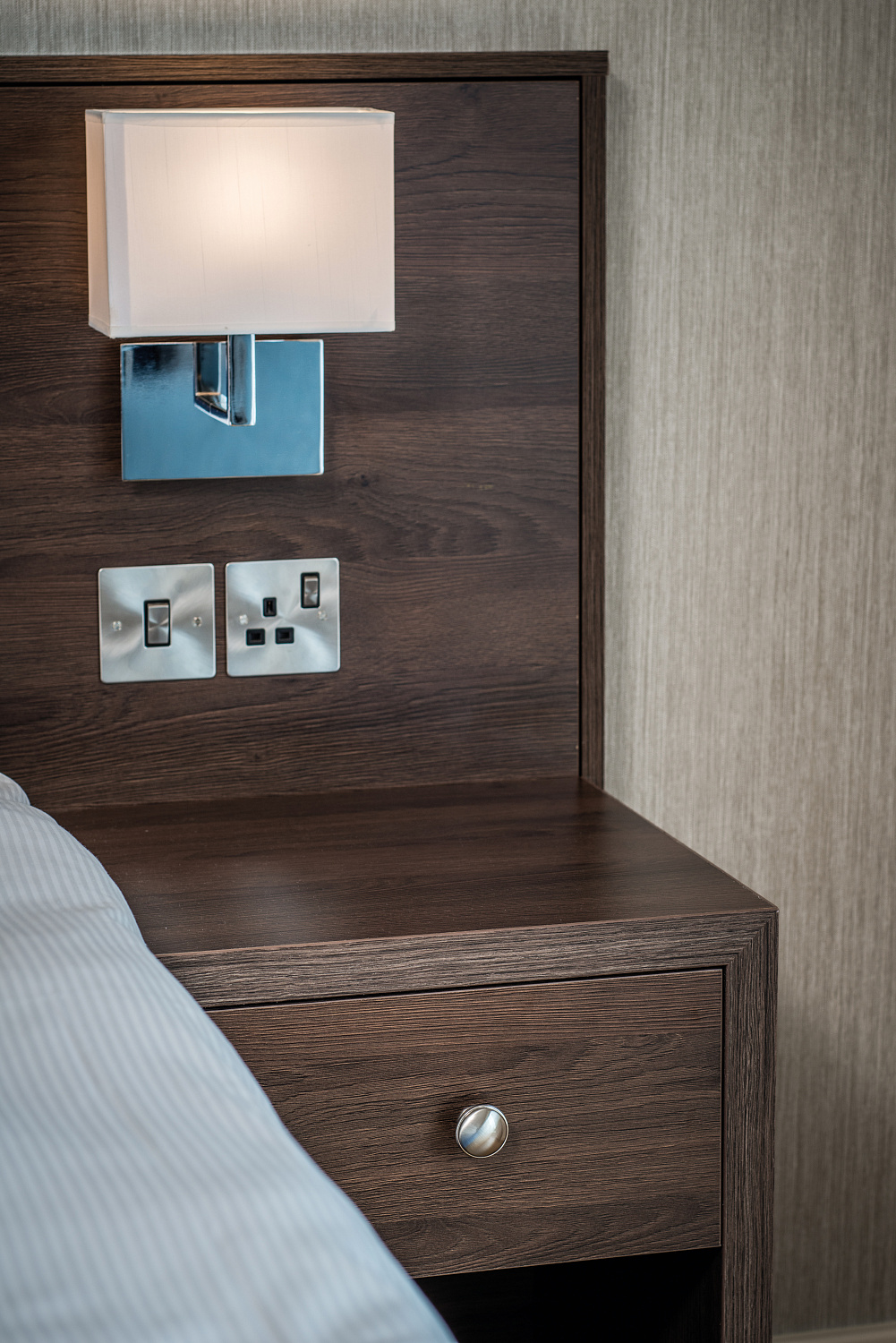 Фасады МДФ FEELWOOD EGGER H3325 Дуб Гладстоун табак, кромка PUR